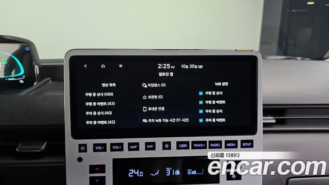 Hyundai Staria 2025 — photo 24