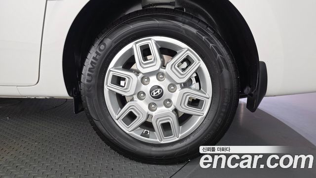 Hyundai Staria 2025 — photo 7