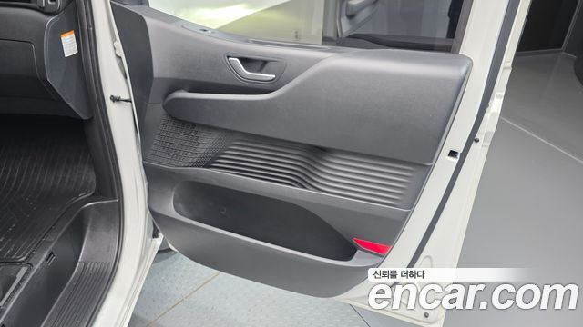 Hyundai Staria 2025 — photo 14