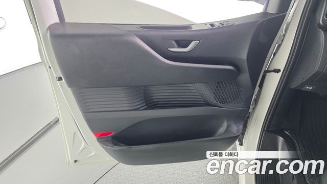 Hyundai Staria 2025 — photo 15