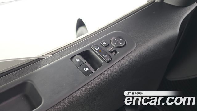 Hyundai Staria 2025 — photo 29