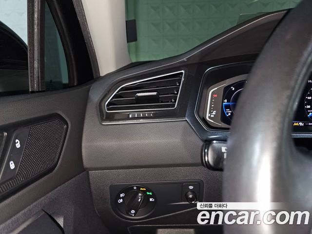 Volkswagen Tiguan 2020 — photo 8