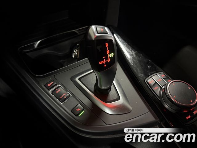 BMW 3-Series 2018 — photo 9