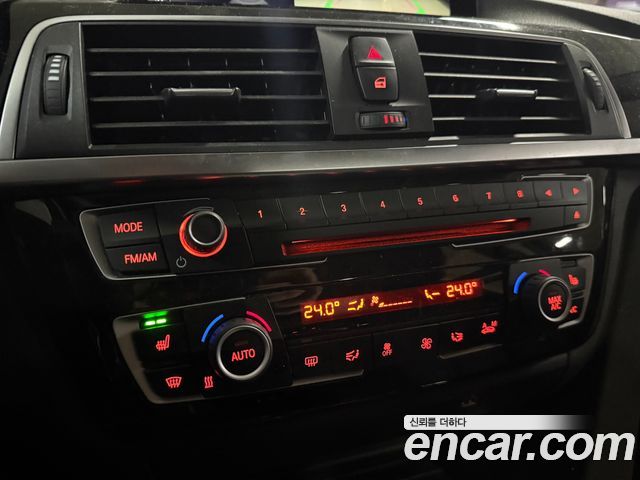 BMW 3-Series 2018 — photo 11