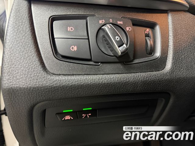 BMW 3-Series 2018 — photo 14