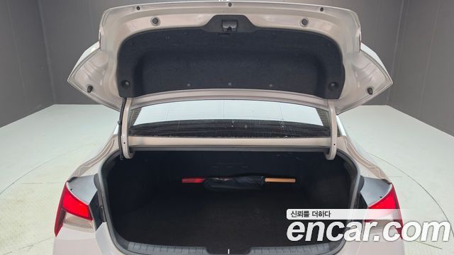 Hyundai AVANTE 2021 — photo 24