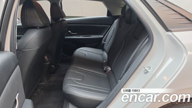 Hyundai AVANTE 2021 — photo 16