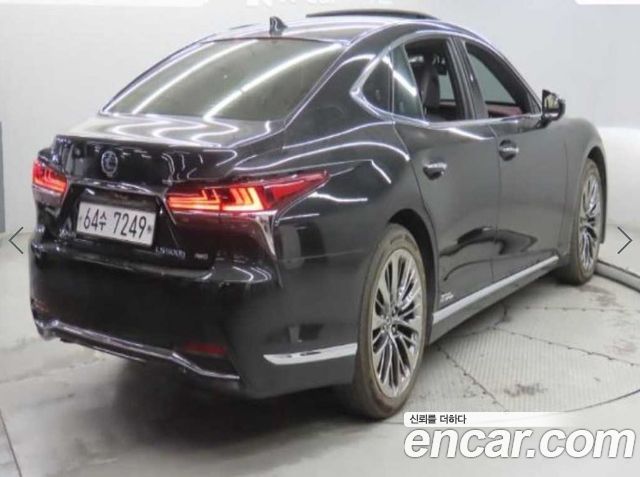 Lexus LS 2018 — photo 2
