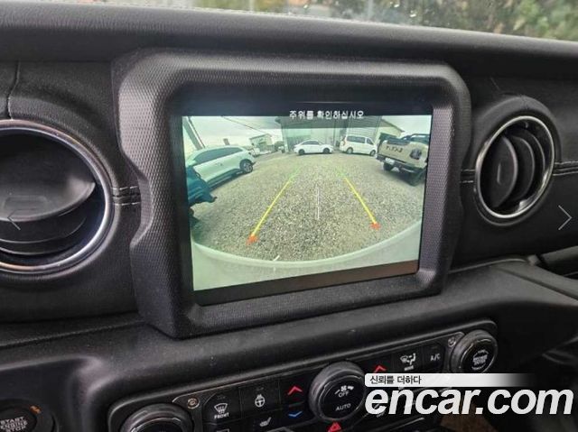 Jeep Wrangler 2021 — photo 9