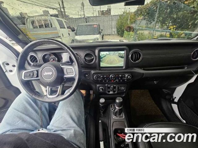 Jeep Wrangler 2021 — photo 10