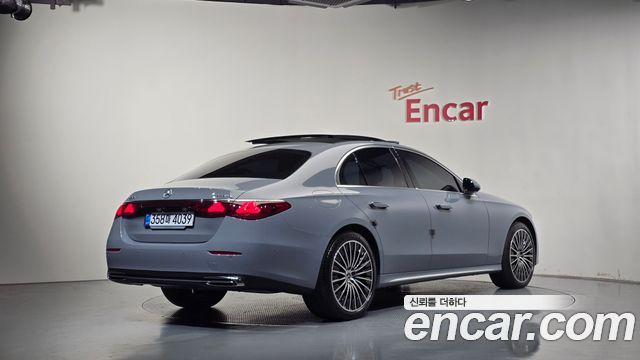 Mercedes-Benz E-Class 2025 — photo 2