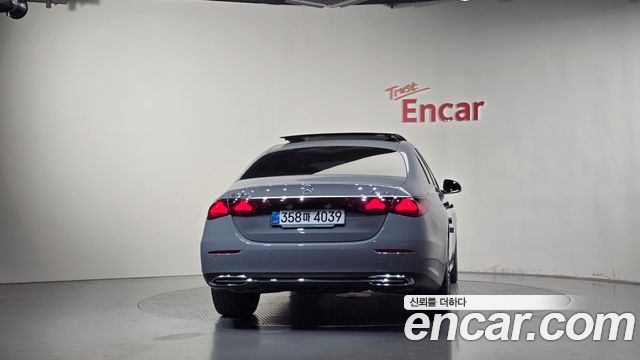 Mercedes-Benz E-Class 2025 — photo 4