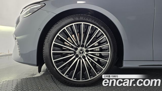 Mercedes-Benz E-Class 2025 — photo 5