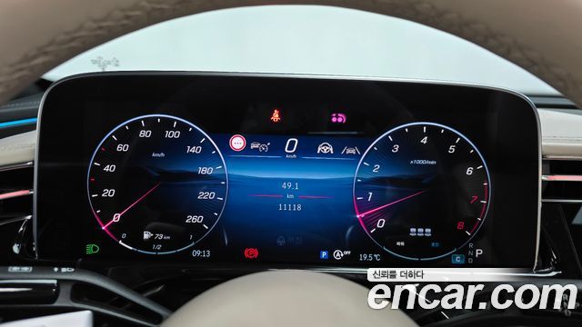 Mercedes-Benz E-Class 2025 — photo 11