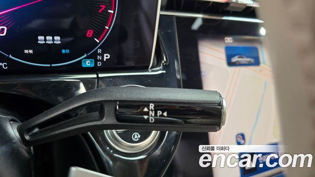 Mercedes-Benz E-Class 2025 — photo 12