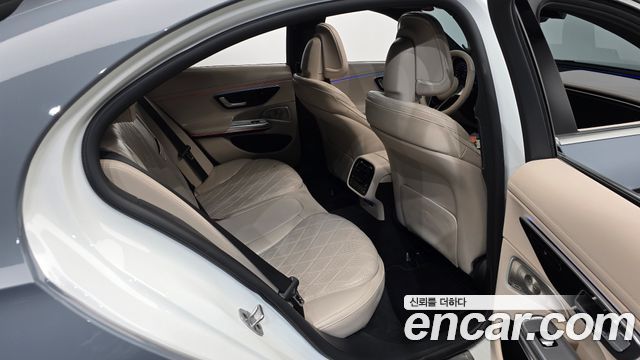 Mercedes-Benz E-Class 2025 — photo 17