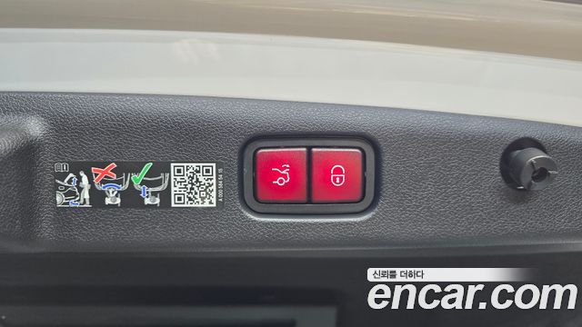 Mercedes-Benz E-Class 2025 — photo 23