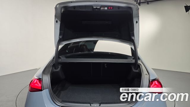Mercedes-Benz E-Class 2025 — photo 24