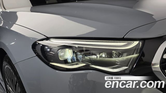 Mercedes-Benz E-Class 2025 — photo 8