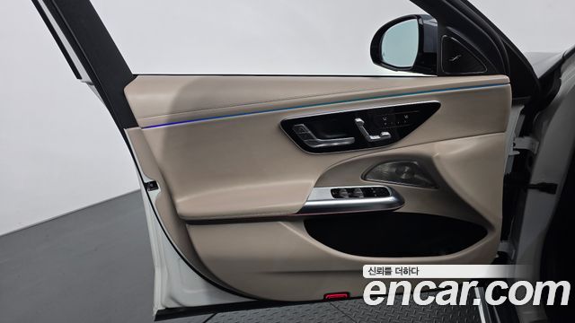 Mercedes-Benz E-Class 2025 — photo 14