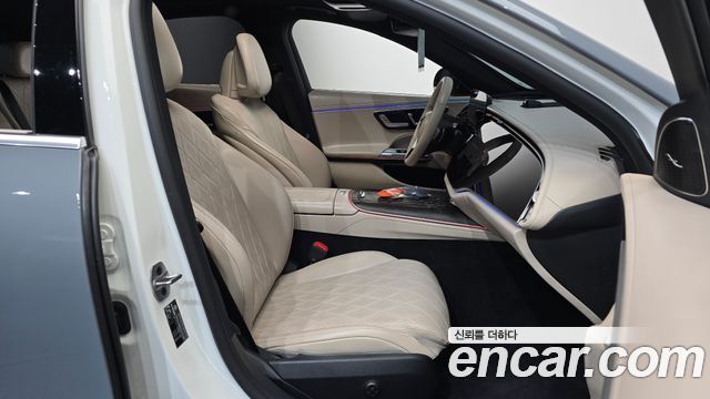 Mercedes-Benz E-Class 2025 — photo 16