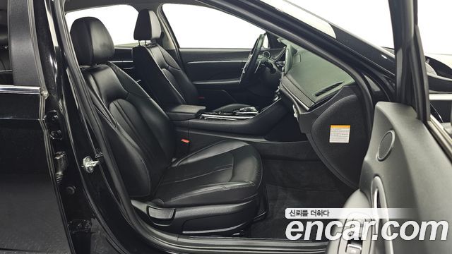 Hyundai Sonata 2022 — photo 16