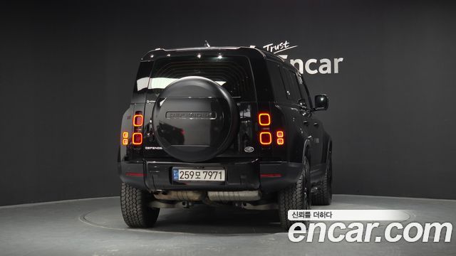 Land Rover Defender 2022 — photo 4