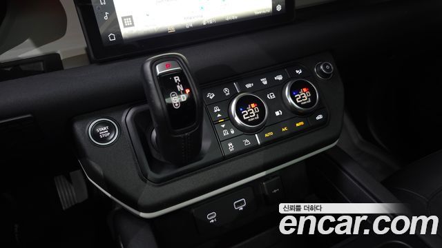 Land Rover Defender 2022 — photo 9