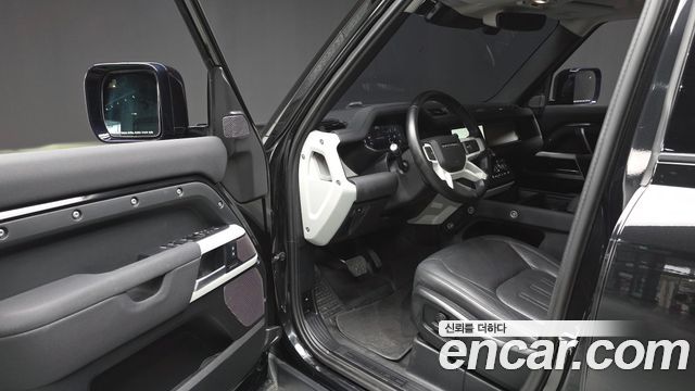 Land Rover Defender 2022 — photo 10