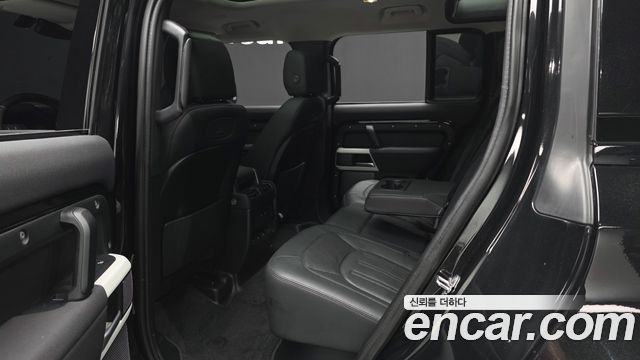 Land Rover Defender 2022 — photo 11