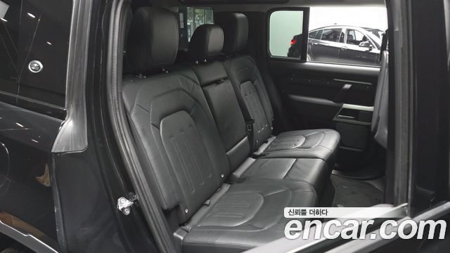 Land Rover Defender 2022 — photo 12