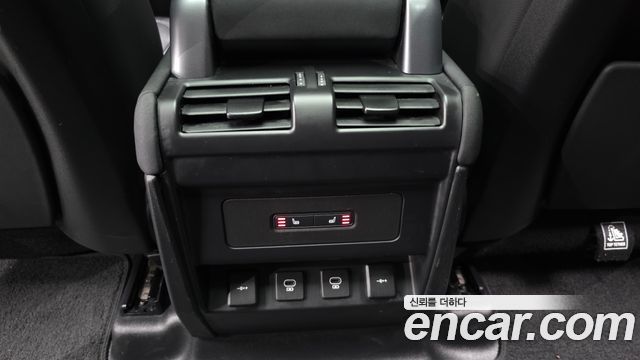Land Rover Defender 2022 — photo 19