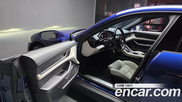 Porsche Taycan 2021 — photo 13
