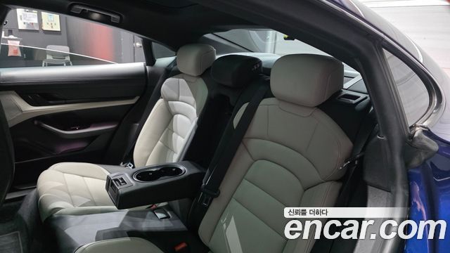 Porsche Taycan 2021 — photo 18