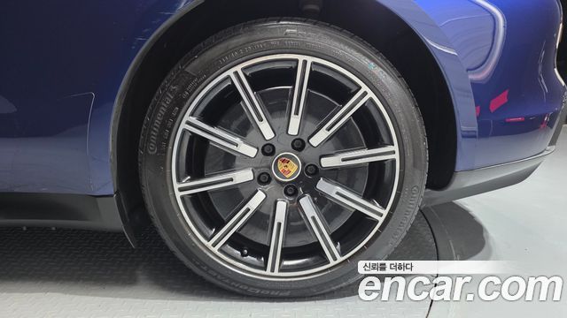 Porsche Taycan 2021 — photo 7