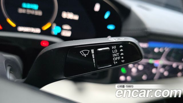 Porsche Taycan 2021 — photo 28