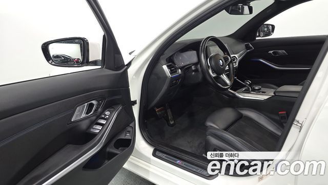 BMW 3-Series 2021 — photo 11