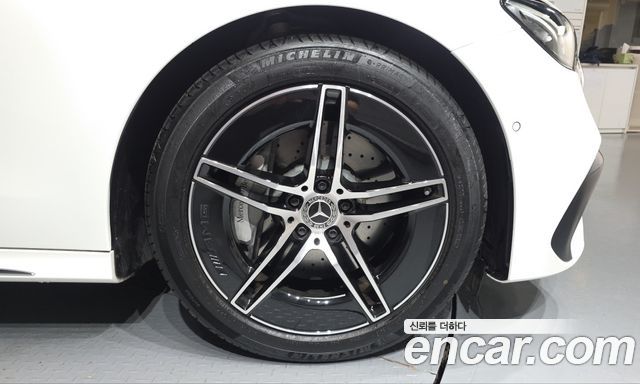 Mercedes-Benz E-Class 2026 — photo 7