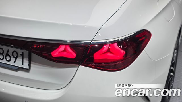 Mercedes-Benz E-Class 2026 — photo 9