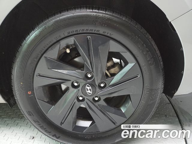 Hyundai AVANTE 2023 — photo 13
