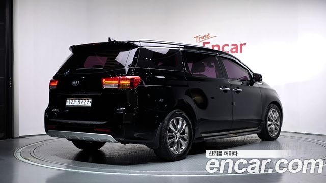 Kia Canival 2018 — photo 2