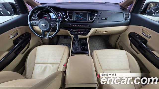 Kia Canival 2018 — photo 10