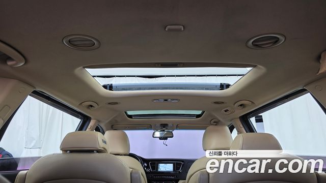 Kia Canival 2018 — photo 23