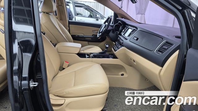 Kia Canival 2018 — photo 16