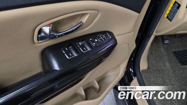 Kia Canival 2018 — photo 32