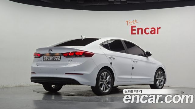 Hyundai AVANTE 2018 — photo 2