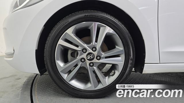 Hyundai AVANTE 2018 — photo 5
