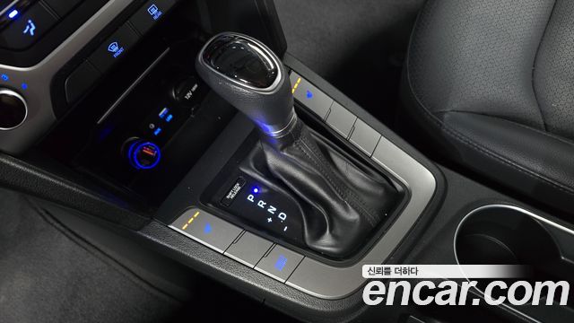 Hyundai AVANTE 2018 — photo 9
