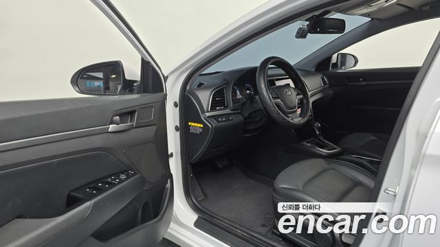Hyundai AVANTE 2018 — photo 10