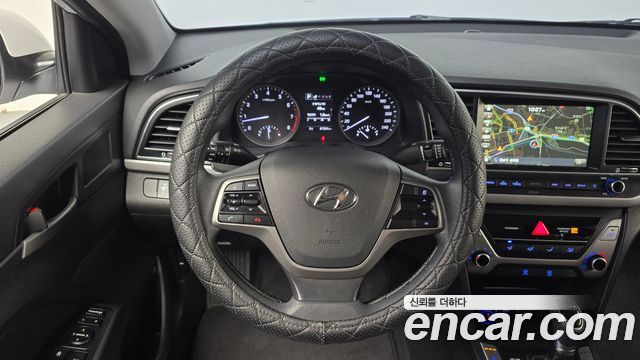 Hyundai AVANTE 2018 — photo 13